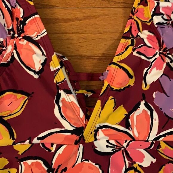 Size small one piece swimsuit - Picture 6 of 7